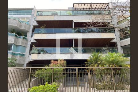 Apartamento à venda com 124m², 3 quartos e 3 vagas Apartamento à venda com 124m², 3 quartos e 3 vagasFachada