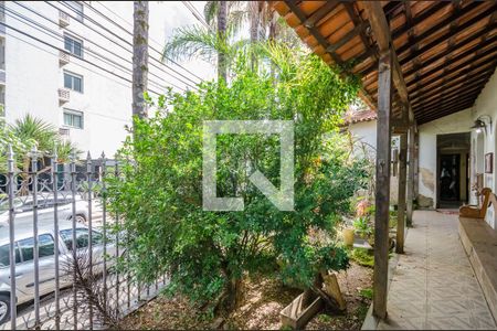 Casa à venda com 180m², 3 quartos e 1 vaga Casa à venda com 180m², 3 quartos e 1 vagaJardim - Entrada