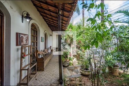 Casa à venda com 180m², 3 quartos e 1 vaga Casa à venda com 180m², 3 quartos e 1 vagaJardim - Entrada