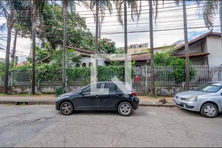 Casa à venda com 180m², 3 quartos e 1 vaga Casa à venda com 180m², 3 quartos e 1 vagaFachada