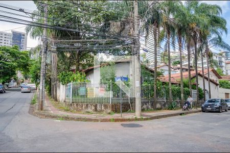 Casa à venda com 180m², 3 quartos e 1 vaga Casa à venda com 180m², 3 quartos e 1 vagaFachada