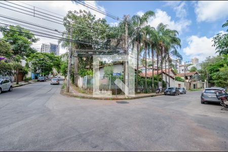 Casa à venda com 180m², 3 quartos e 1 vaga Casa à venda com 180m², 3 quartos e 1 vagaFachada