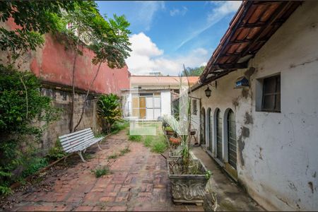 Casa à venda com 180m², 3 quartos e 1 vaga Casa à venda com 180m², 3 quartos e 1 vagaQuintal