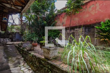 Casa à venda com 180m², 3 quartos e 1 vaga Casa à venda com 180m², 3 quartos e 1 vagaQuintal