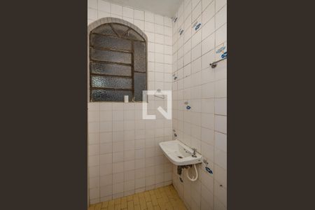 Casa à venda com 180m², 3 quartos e 1 vaga Casa à venda com 180m², 3 quartos e 1 vagaBanheiro de Serviço