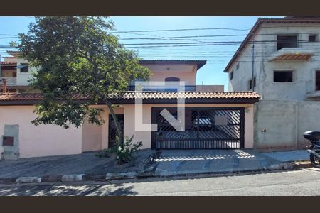 Casa à venda com 300m², 4 quartos e 6 vagas Casa à venda com 300m², 4 quartos e 6 vagasFachada
