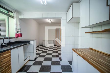 Casa à venda com 230m², 4 quartos e 2 vagas