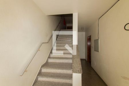 Apartamento à venda com 96m², 3 quartos e sem vaga Apartamento à venda com 96m², 3 quartos e sem vagaEscada