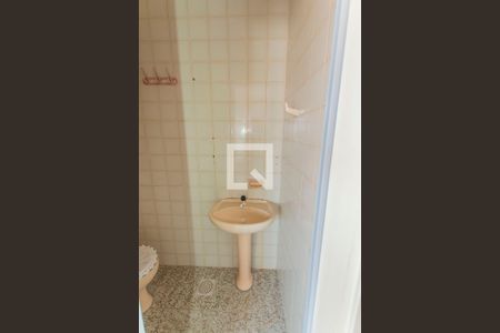 Apartamento à venda com 96m², 3 quartos e sem vaga Apartamento à venda com 96m², 3 quartos e sem vagaBanheiro de Serviço