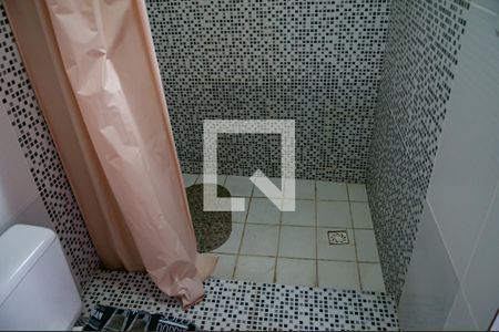 Casa à venda com 850m², 2 quartos e 1 vaga Casa à venda com 850m², 2 quartos e 1 vagaBanheiro área externa