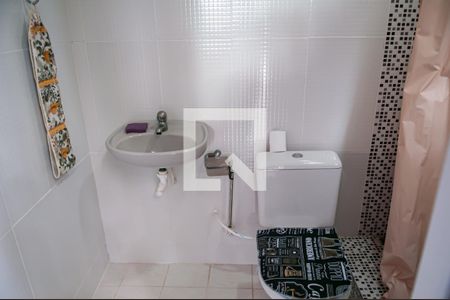 Casa à venda com 850m², 2 quartos e 1 vaga Casa à venda com 850m², 2 quartos e 1 vagaBanheiro área externa