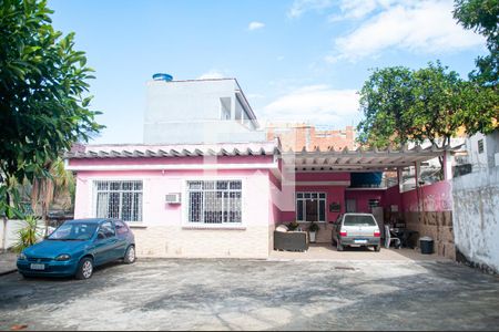 Casa à venda com 850m², 2 quartos e 1 vaga Casa à venda com 850m², 2 quartos e 1 vagaFachada