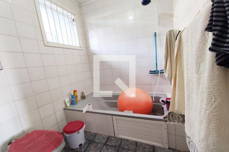 Casa à venda com 210m², 4 quartos e 2 vagasBanheiro 2