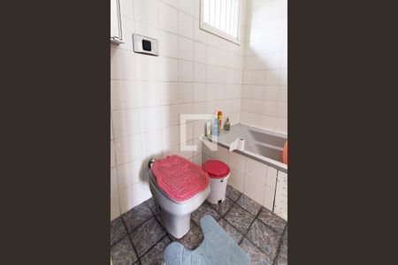 Casa à venda com 210m², 4 quartos e 2 vagasBanheiro 2