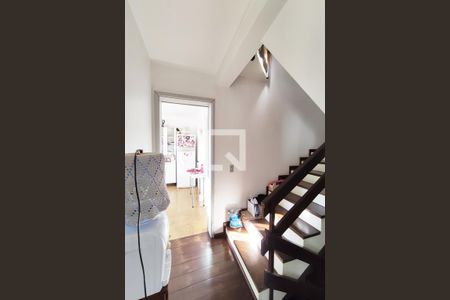 Casa à venda com 210m², 4 quartos e 2 vagasEscada