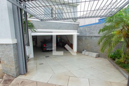 Casa à venda com 330m², 3 quartos e 4 vagas Casa à venda com 330m², 3 quartos e 4 vagasGaragem