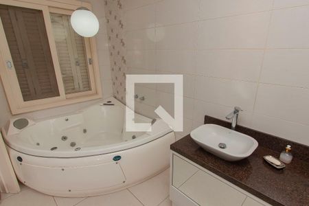 Casa à venda com 330m², 3 quartos e 4 vagas Casa à venda com 330m², 3 quartos e 4 vagasBanheiro da Suíte 1
