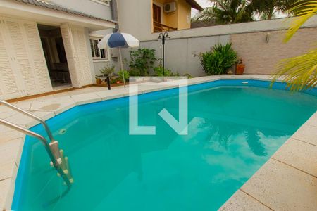 Casa à venda com 330m², 3 quartos e 4 vagas Casa à venda com 330m², 3 quartos e 4 vagasPiscina