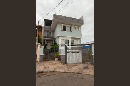 Casa à venda com 330m², 3 quartos e 4 vagas Casa à venda com 330m², 3 quartos e 4 vagasFachada