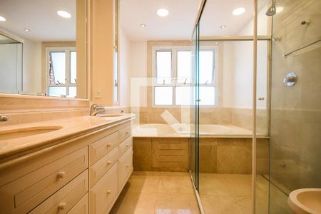 Apartamento à venda com 380m², 4 quartos e 6 vagas Apartamento à venda com 380m², 4 quartos e 6 vagasBanheiro suíte 2