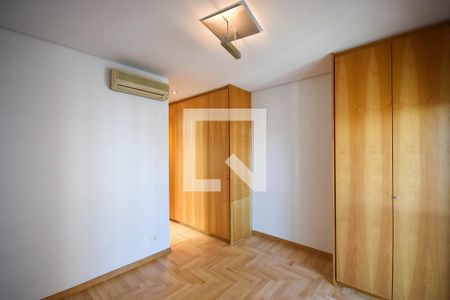 Apartamento à venda com 380m², 4 quartos e 6 vagas Apartamento à venda com 380m², 4 quartos e 6 vagasSuíte 3