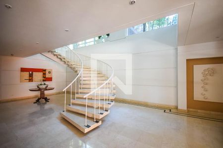Apartamento à venda com 380m², 4 quartos e 6 vagas Apartamento à venda com 380m², 4 quartos e 6 vagasHall social