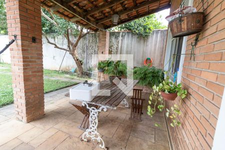Casa à venda com 650m², 6 quartos e 4 vagas Casa à venda com 650m², 6 quartos e 4 vagasVaranda