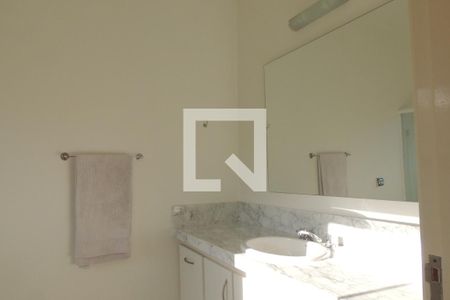 Casa de condomínio à venda com 410m², 4 quartos e 3 vagasBanheiro da Suíte 1