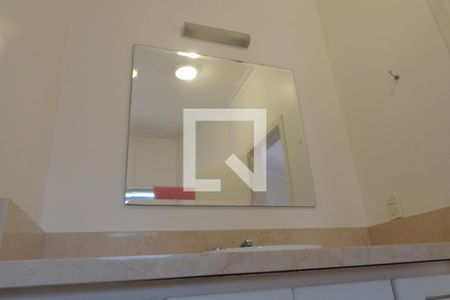 Casa de condomínio à venda com 410m², 4 quartos e 3 vagasBanheiro da Suíte 2