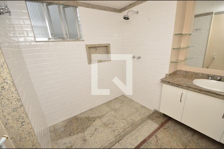 Apartamento à venda com 131m², 3 quartos e 2 vagasBanheiro com suíte