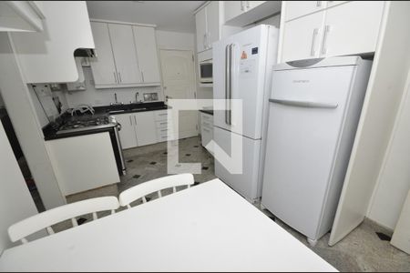 Apartamento à venda com 131m², 3 quartos e 2 vagasCozinha