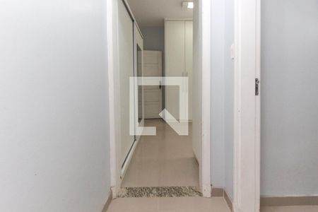 Casa à venda com 700m², 6 quartos e 6 vagas Casa à venda com 700m², 6 quartos e 6 vagasÁrea de serviço