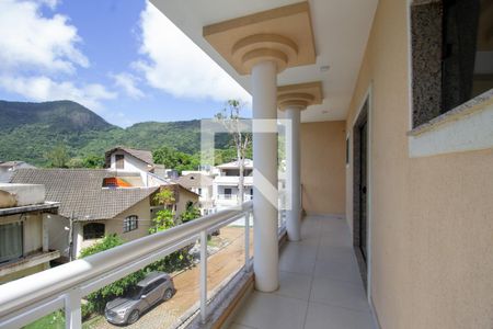 Casa à venda com 350m², 3 quartos e 1 vaga Casa à venda com 350m², 3 quartos e 1 vagaVaranda da Suíte 1