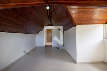 Casa à venda com 350m², 3 quartos e 1 vaga Casa à venda com 350m², 3 quartos e 1 vagaSotão