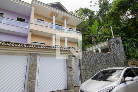 Casa à venda com 350m², 3 quartos e 1 vaga Casa à venda com 350m², 3 quartos e 1 vagaFachada da Casa
