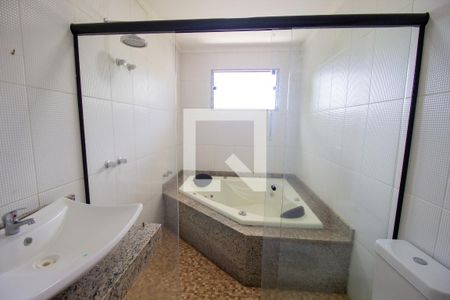 Casa à venda com 350m², 3 quartos e 1 vaga Casa à venda com 350m², 3 quartos e 1 vagaBanheiro da Suíte 1