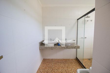 Casa à venda com 350m², 3 quartos e 1 vaga Casa à venda com 350m², 3 quartos e 1 vagaBanheiro da Suíte 1