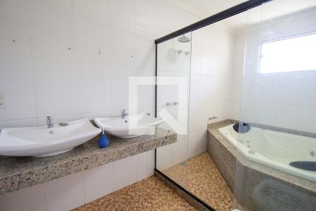 Casa à venda com 350m², 3 quartos e 1 vaga Casa à venda com 350m², 3 quartos e 1 vagaBanheiro da Suíte 1