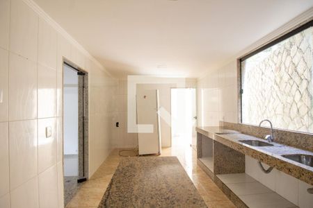 Casa à venda com 350m², 3 quartos e 1 vaga Casa à venda com 350m², 3 quartos e 1 vagaCozinha