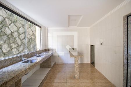 Casa à venda com 350m², 3 quartos e 1 vaga Casa à venda com 350m², 3 quartos e 1 vagaCozinha