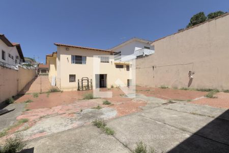 Casa à venda com 600m², 5 quartos e 20 vagas Casa à venda com 600m², 5 quartos e 20 vagasQuintal