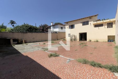 Casa à venda com 600m², 5 quartos e 20 vagas Casa à venda com 600m², 5 quartos e 20 vagasQuintal
