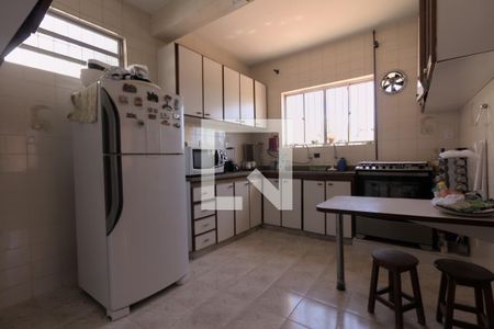 Casa à venda com 600m², 5 quartos e 20 vagas Casa à venda com 600m², 5 quartos e 20 vagasCozinha