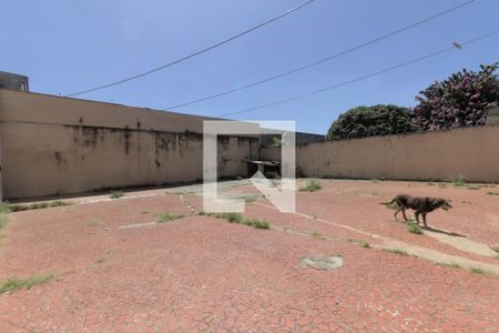 Casa à venda com 600m², 5 quartos e 20 vagas Casa à venda com 600m², 5 quartos e 20 vagasQuintal