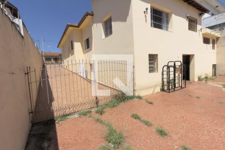 Casa à venda com 600m², 5 quartos e 20 vagas Casa à venda com 600m², 5 quartos e 20 vagasQuintal