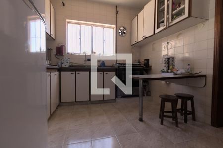 Casa à venda com 600m², 5 quartos e 20 vagas Casa à venda com 600m², 5 quartos e 20 vagasCozinha