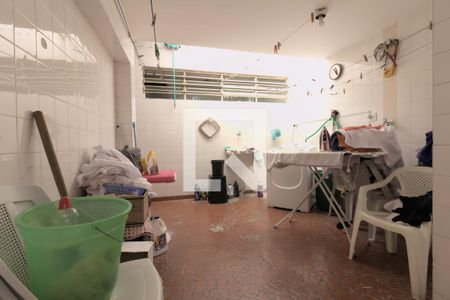 Casa à venda com 600m², 5 quartos e 20 vagas Casa à venda com 600m², 5 quartos e 20 vagasÁrea de Serviço