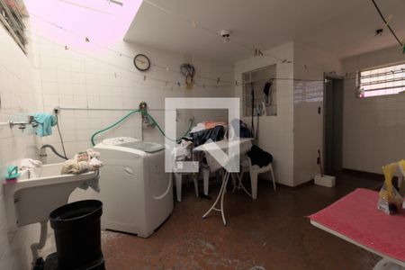 Casa à venda com 600m², 5 quartos e 20 vagas Casa à venda com 600m², 5 quartos e 20 vagasÁrea de Serviço