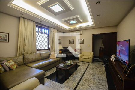 Casa à venda com 570m², 4 quartos e 4 vagas