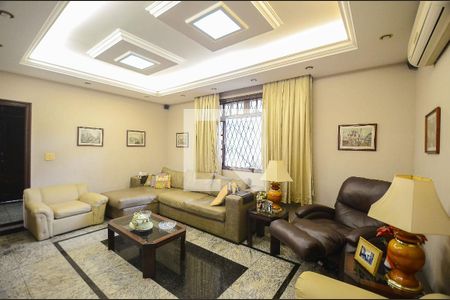 Casa à venda com 570m², 4 quartos e 4 vagas